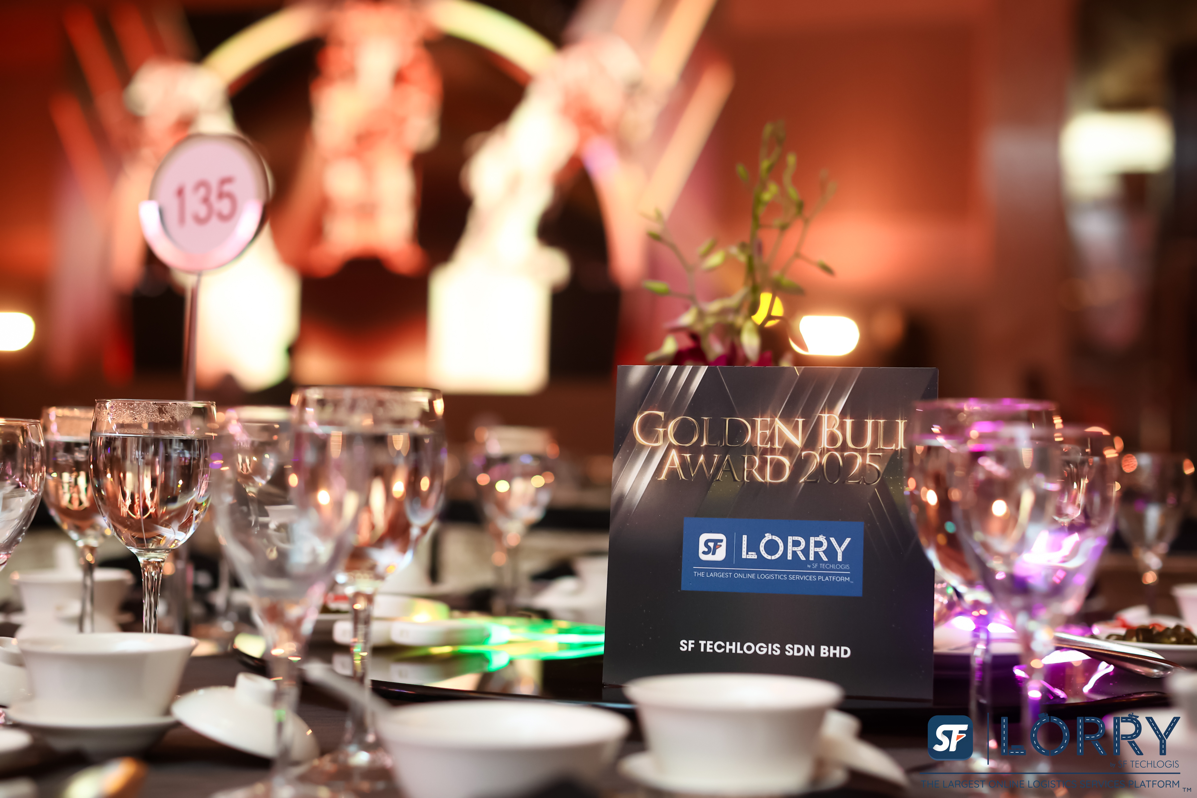 Dato' Dr. Tan Soon Hong di majlis Anugerah Golden Bull 2025 – SF LORRY