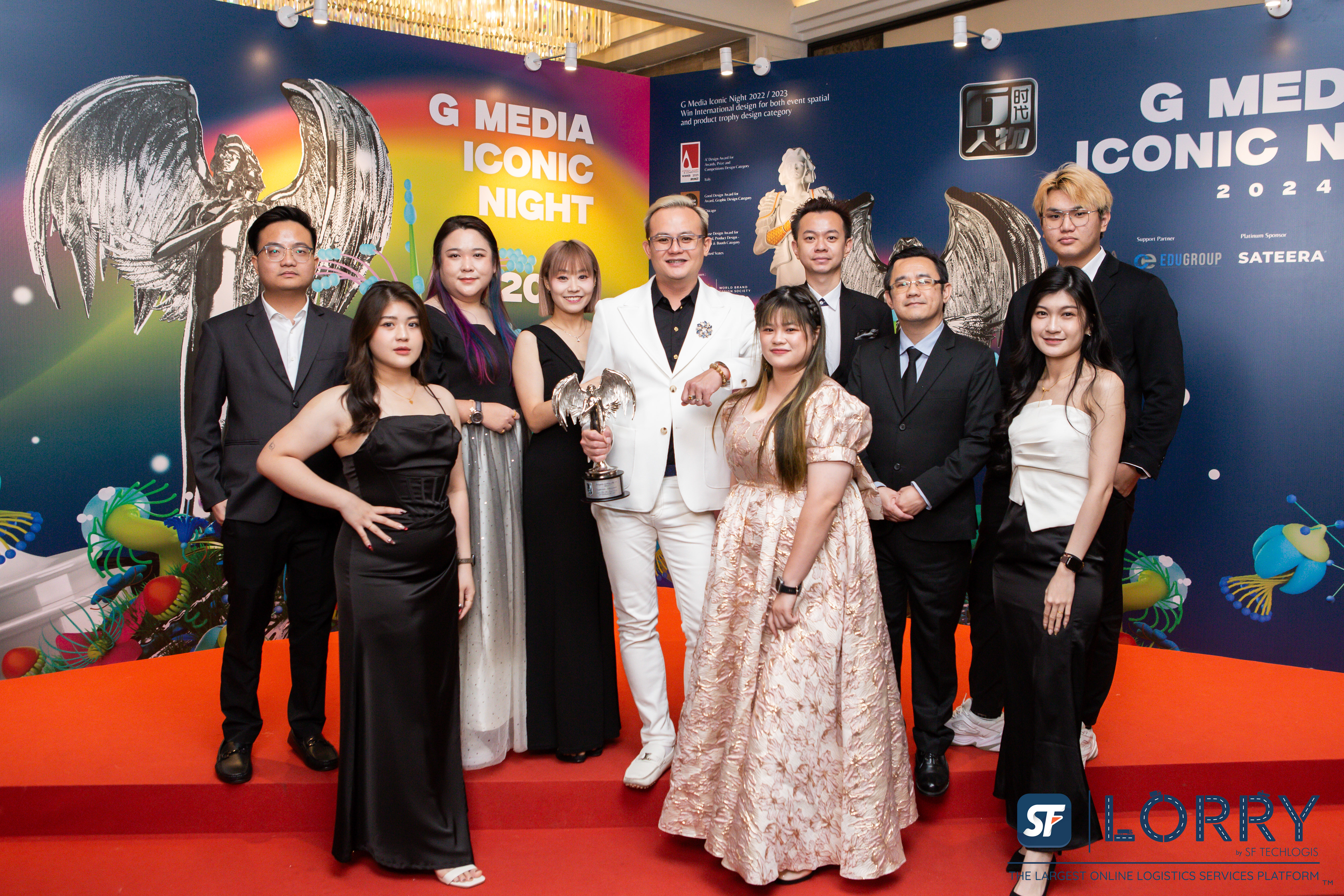 Dato' Dr. Tan Soon Hong menerima Anugerah G FORTY TOP 40 sempena G Media Iconic Award 2024 mewakili SF Lorry