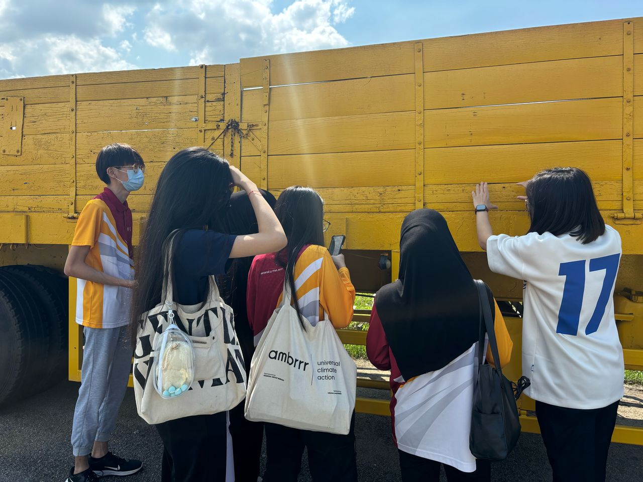 UTM students visiting SF Lorry logistic Malaysia dispatch center