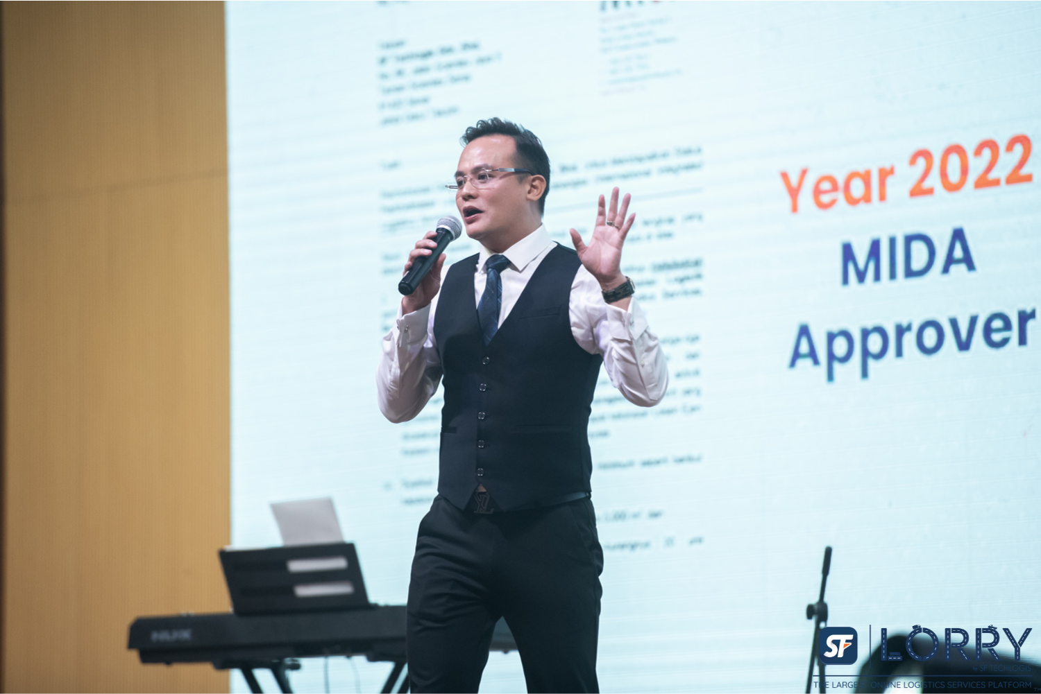 SF Lorry team presenting digital truck Malaysia solutions at Johor logistics exhibition 2024