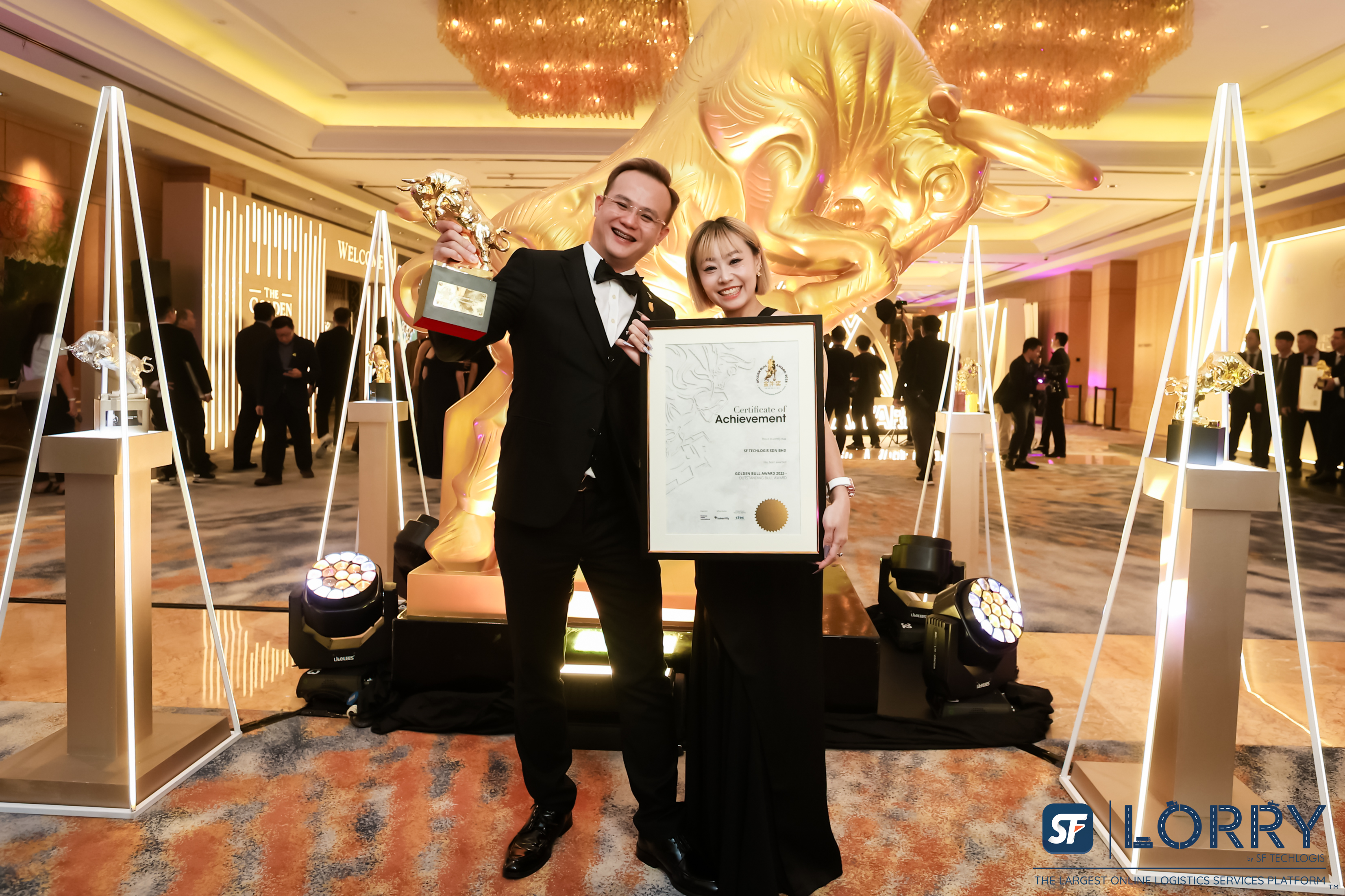 Dato' Dr. Tan Soon Hong di majlis Anugerah Golden Bull 2025 – SF LORRY